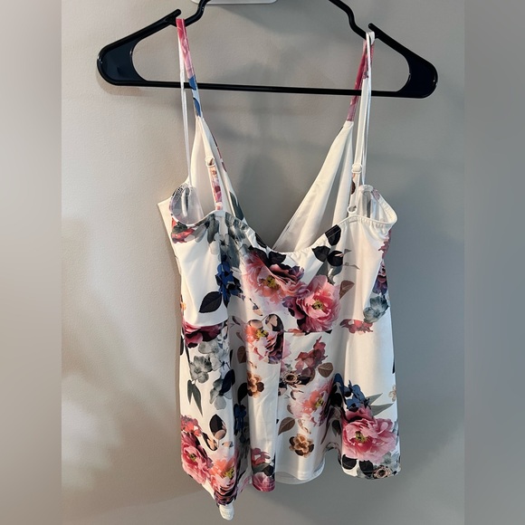 Venus size 1X white floral cross front spaghetti strap flowy tank - Picture 5 of 5